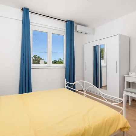 In - Paklenica Riviera 44875